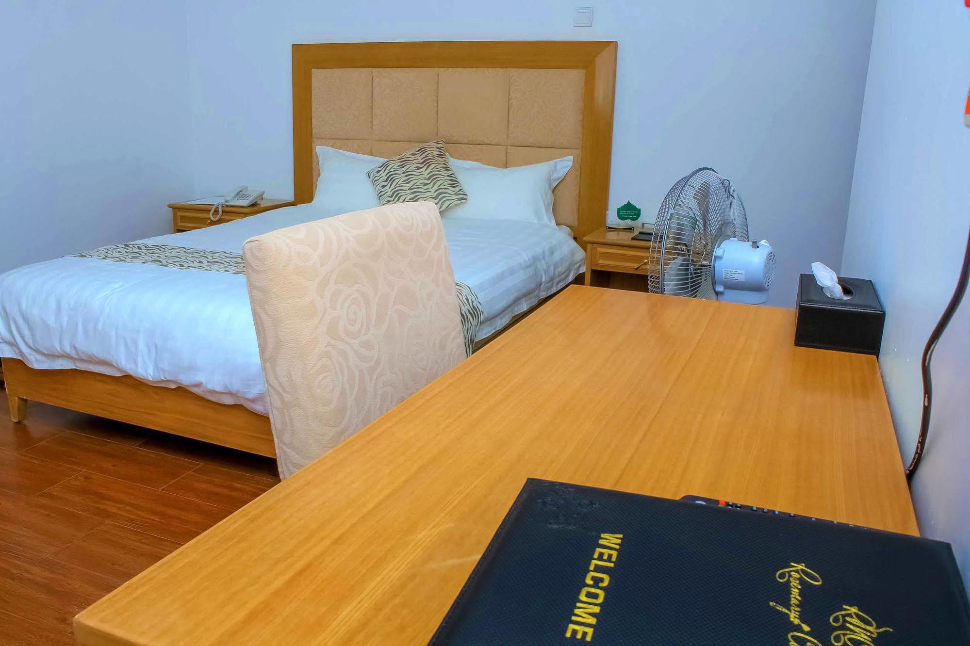 Bed and Breakfast Rosemary Courts Entebbe Exterior foto