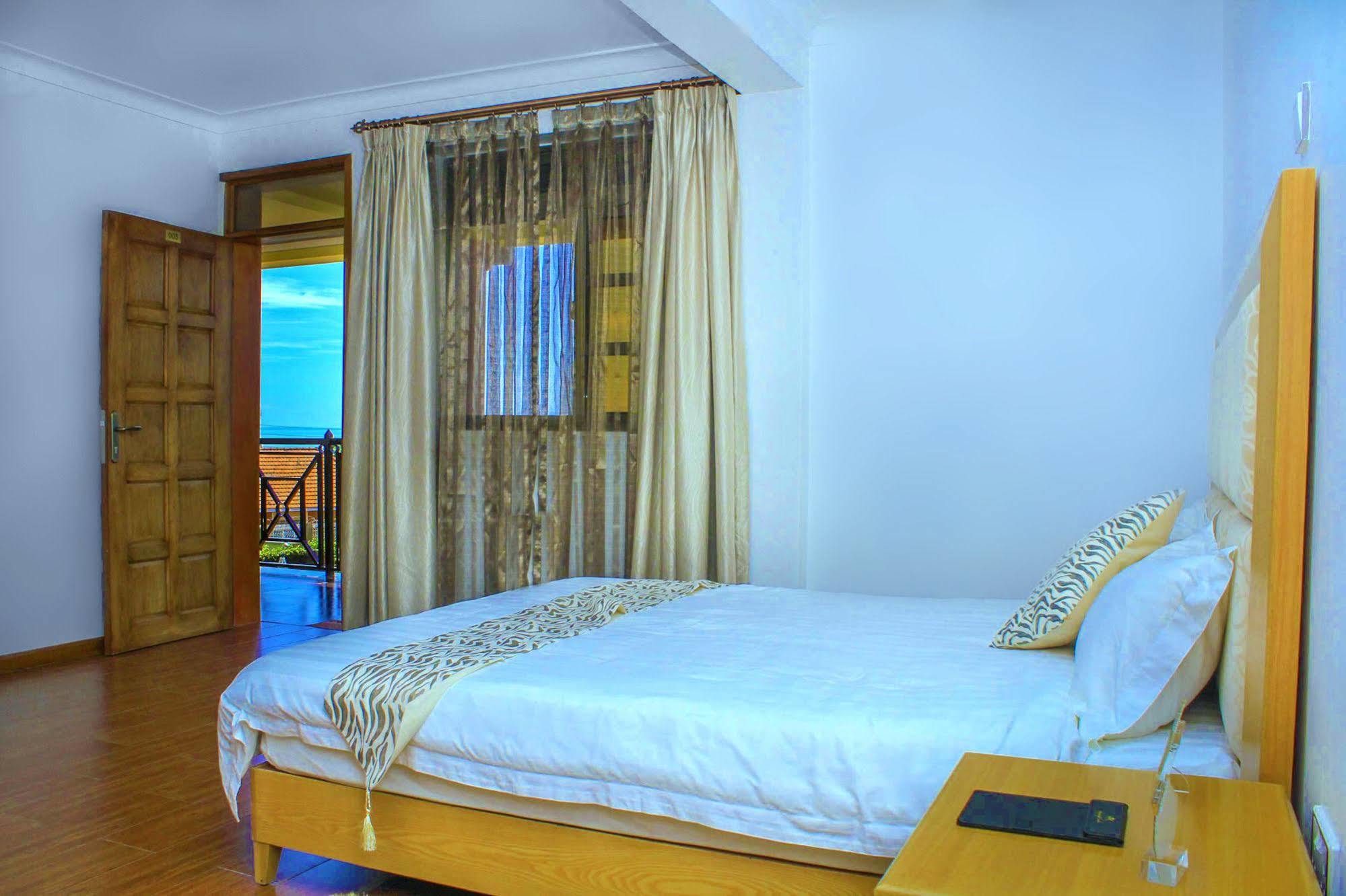 Bed and Breakfast Rosemary Courts Entebbe Exterior foto
