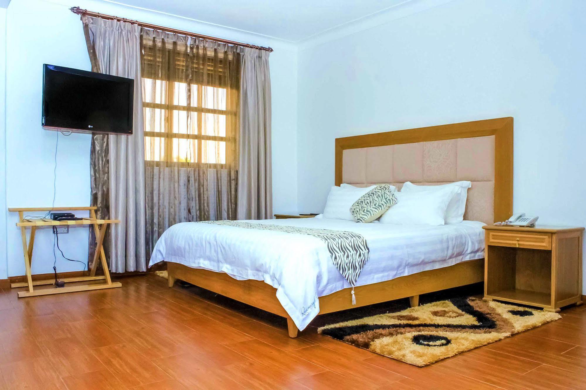 Bed and Breakfast Rosemary Courts Entebbe Exterior foto