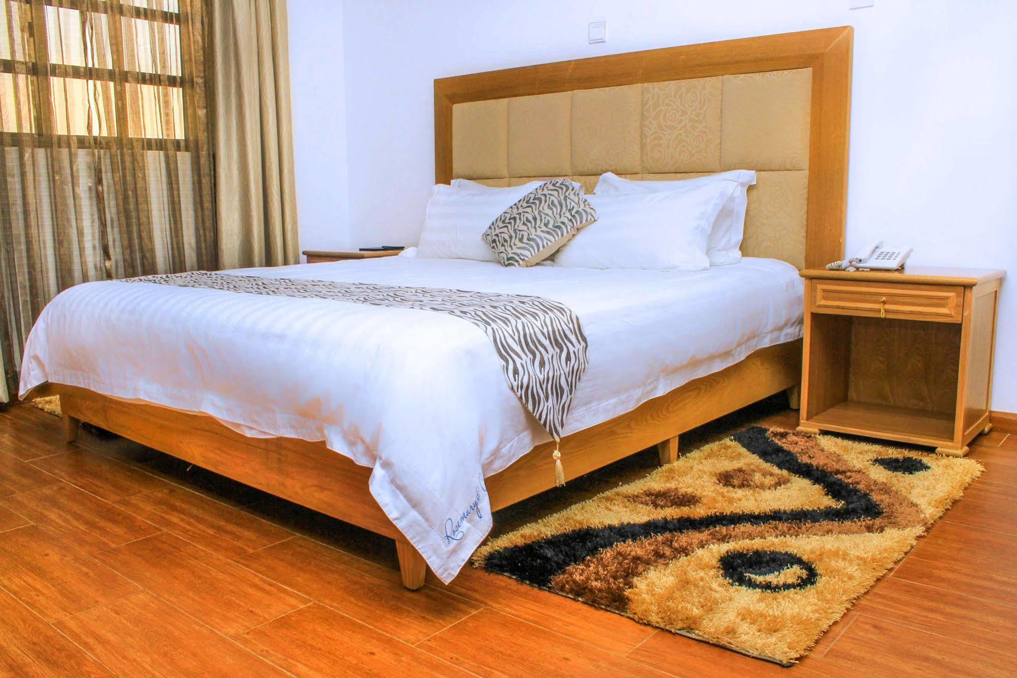 Bed and Breakfast Rosemary Courts Entebbe Exterior foto