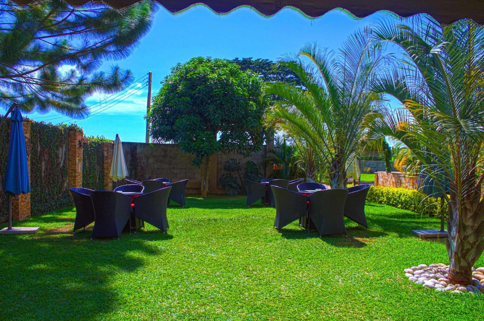 Bed and Breakfast Rosemary Courts Entebbe Exterior foto